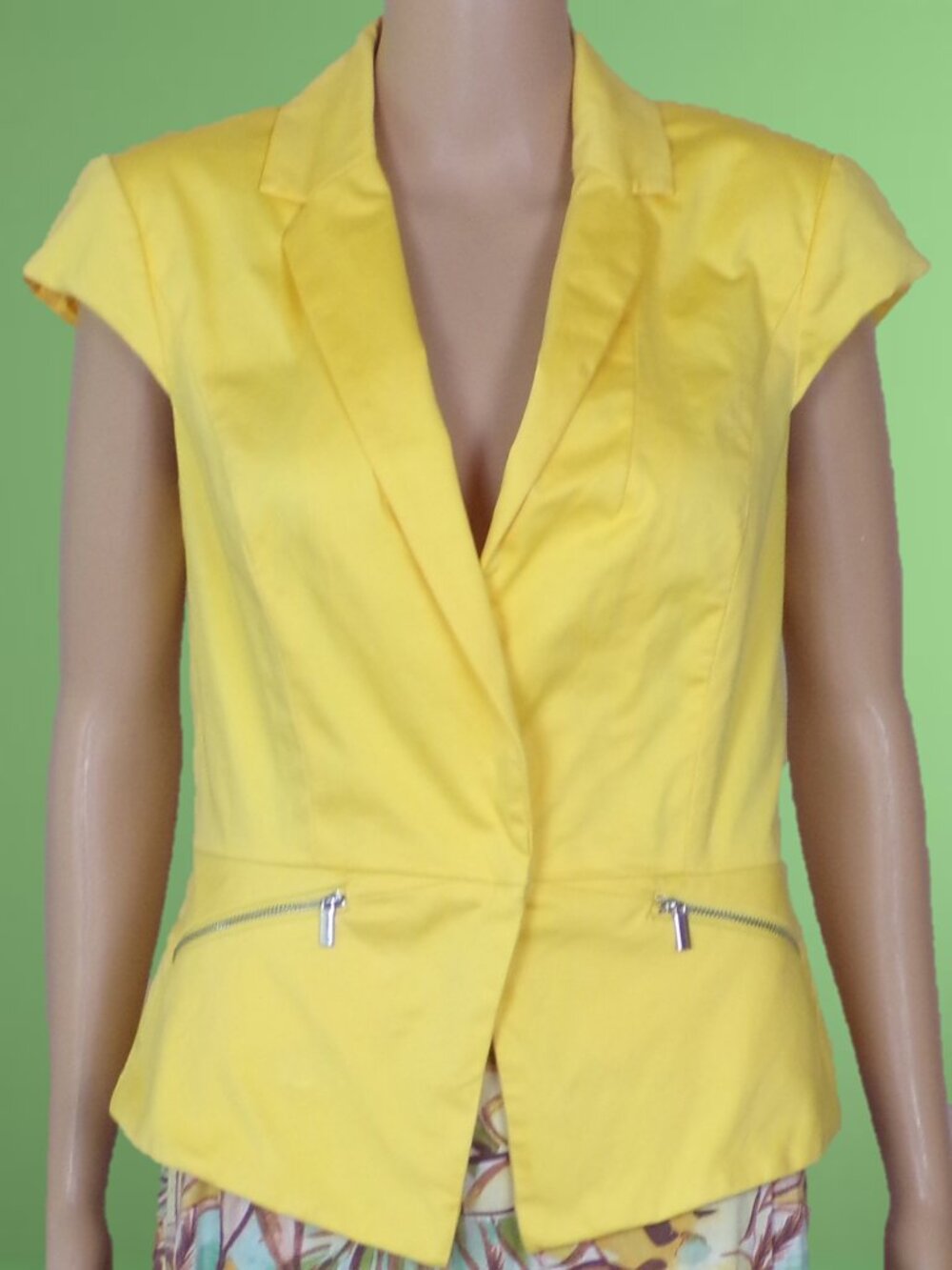 NEW YORK & CMPANY STRETCH size 8 yellow short-sleeve blazer cotton/spandex